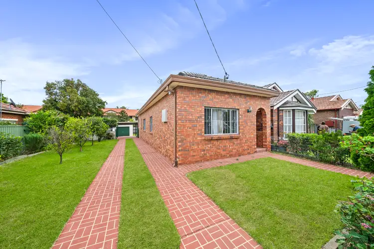 8 Knocklayde Street