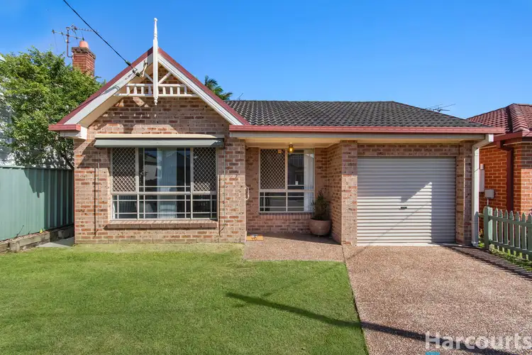 7 Thomas Street