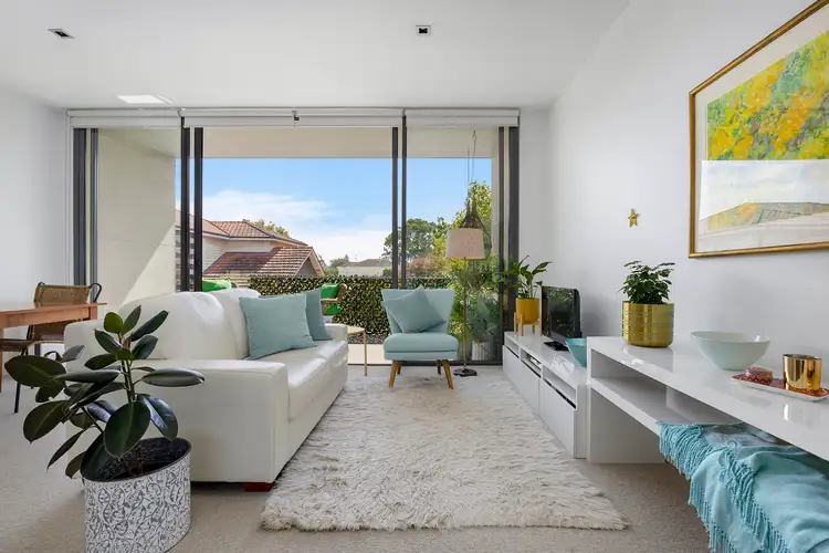 8/7 Warner Street