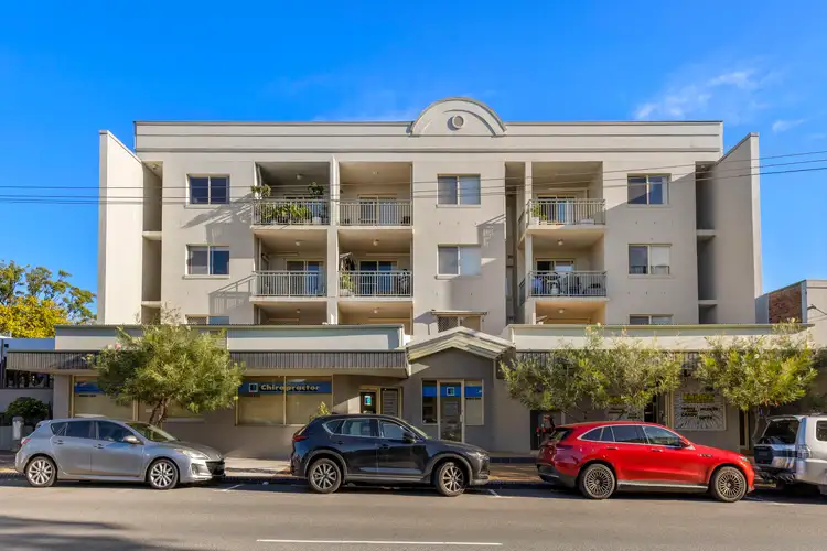 22/2-4 Adelong Street