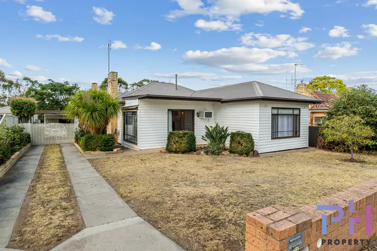 13 Sandhurst Road
