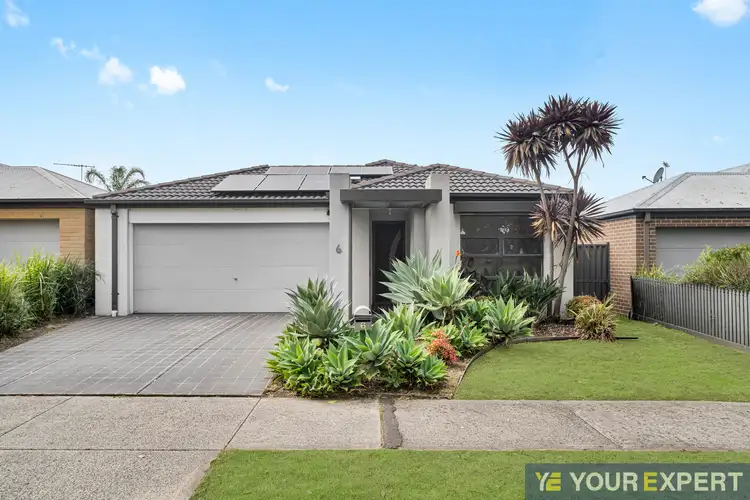 6 Walnut Way