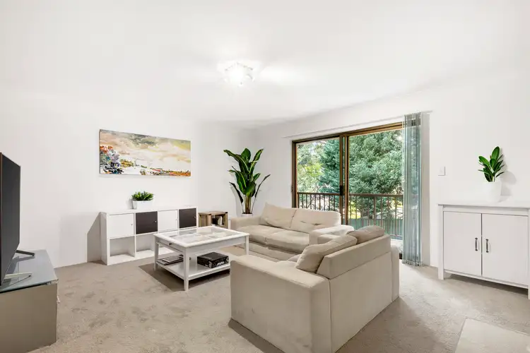 5/8-12 Railway Crescent
