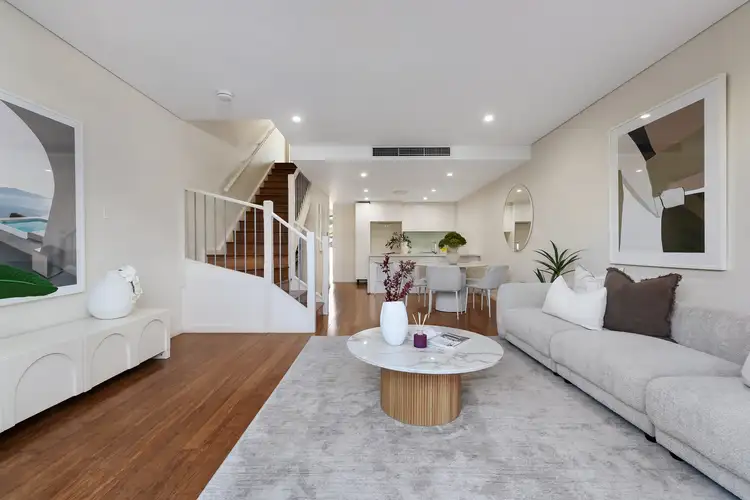 12b MacIntosh Street