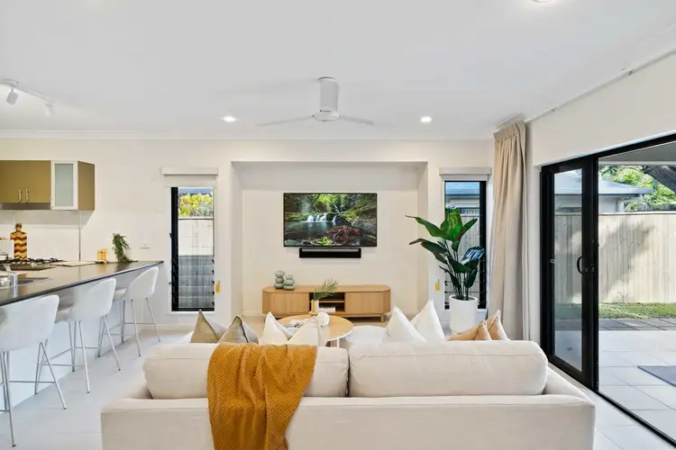 21 Hatch Close