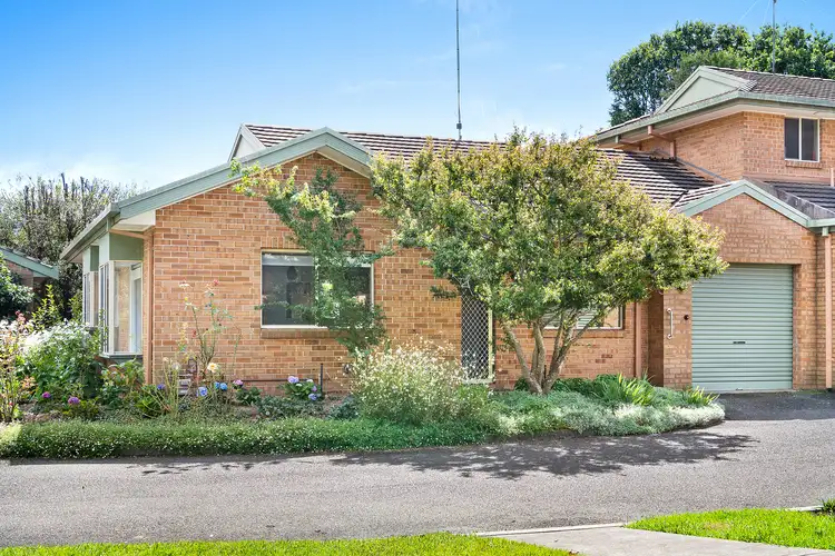 2/10 Mack Street