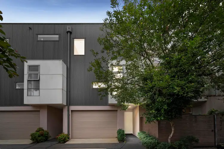 8/30 Sydenham Street