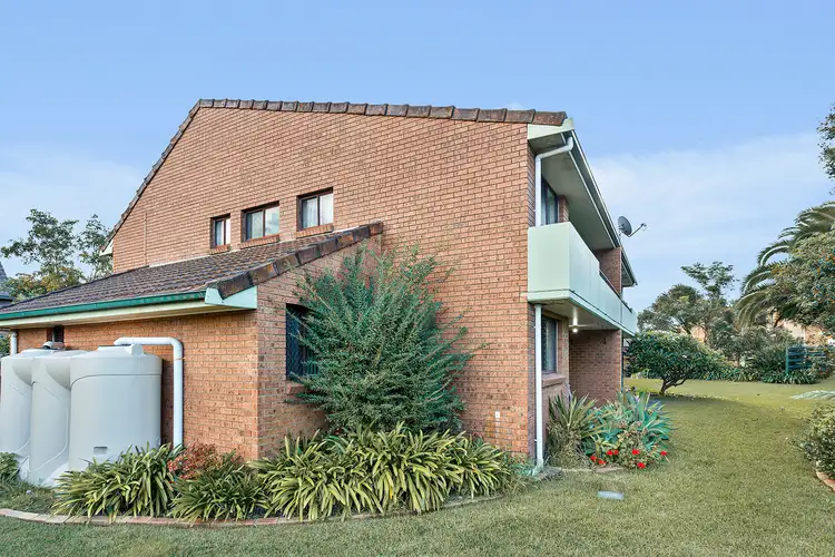 4/4 Blackbutt Way