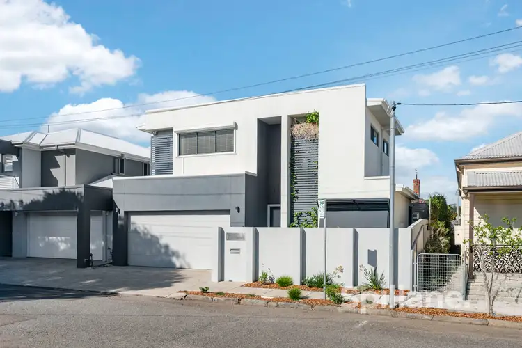 7 Crompton Street