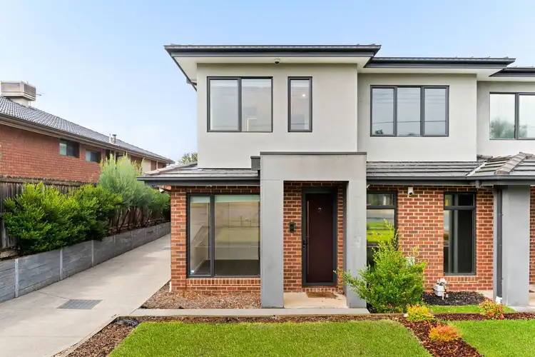 2/27 Macrina Street