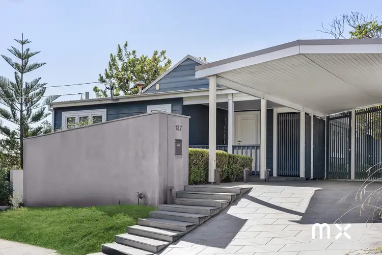 137 Lawrence Hargrave Drive