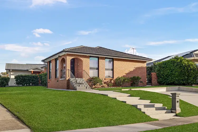 2 Lachlan Street