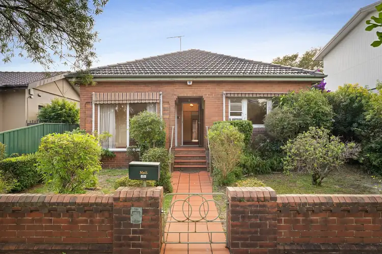 8 Maxwell Road