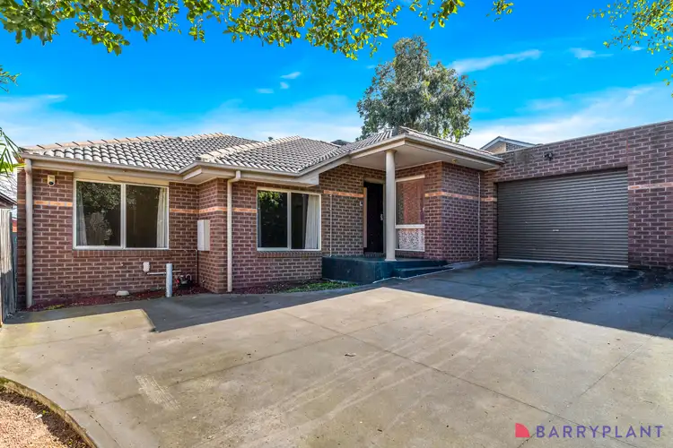 2/9 Oulton Crescent