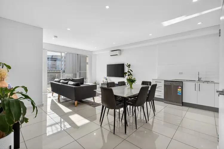 303/11 Junia Avenue