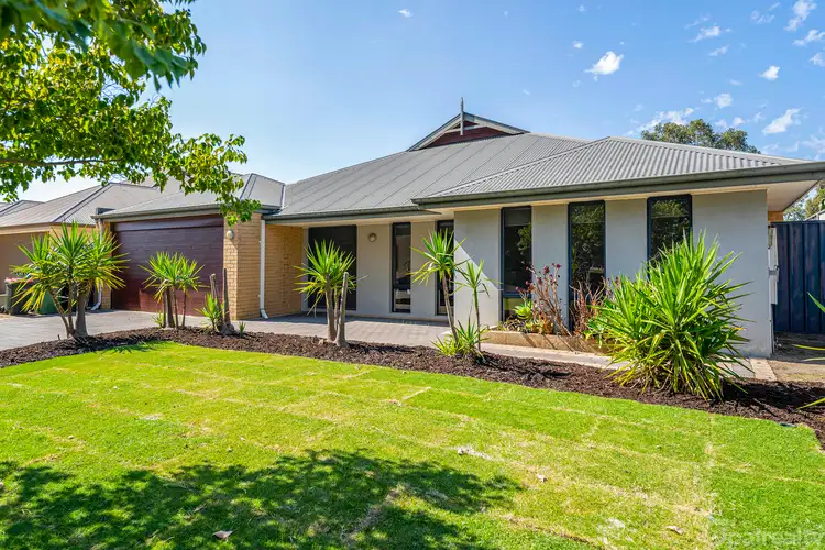 9 Hibiscus Way