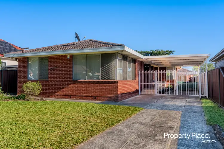 16 Gloucester Avenue