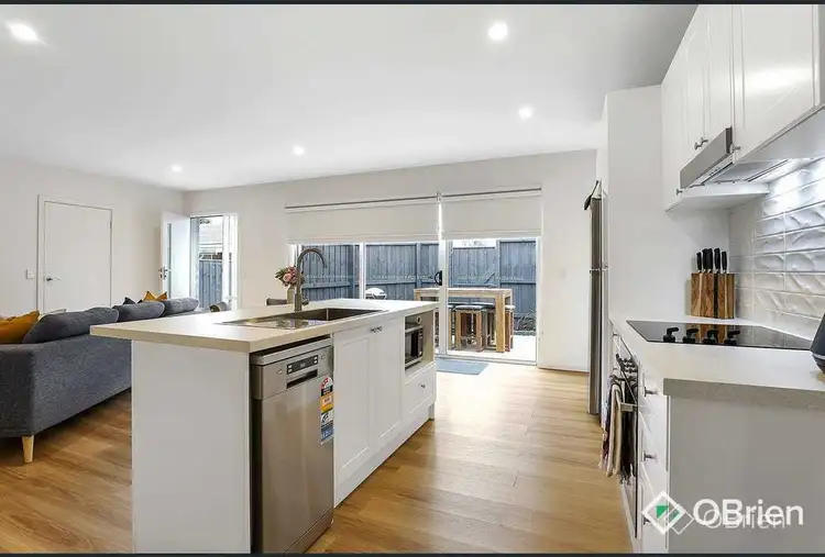 2/18 Aleppo Crescent