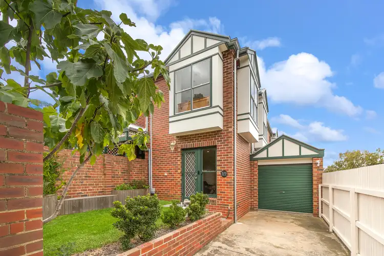 2/3 Cairns Avenue