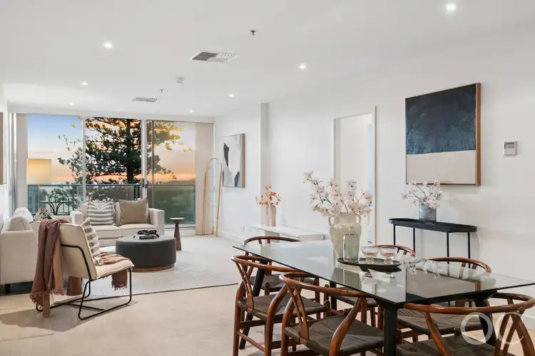 1016/27 Colley Terrace