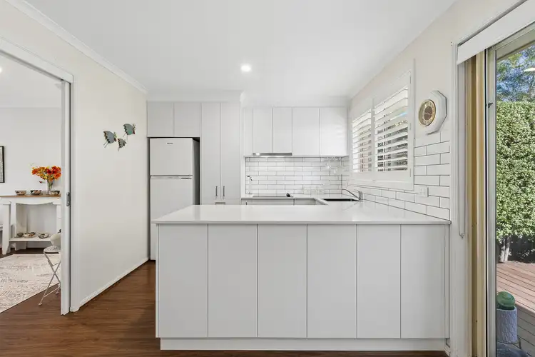 10/2 Lander Crescent
