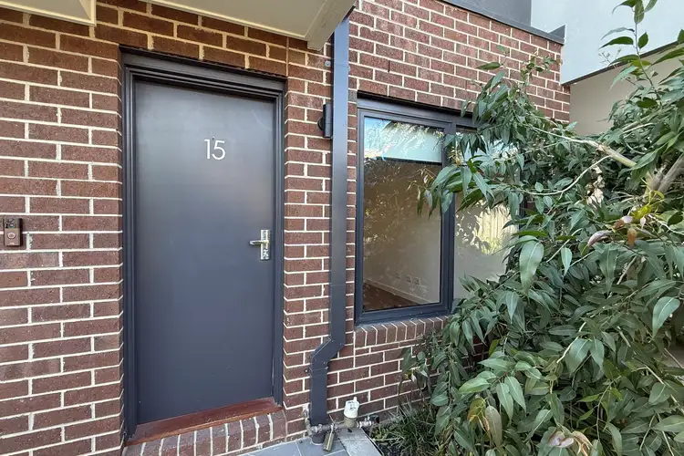 15/1102 Stud Road