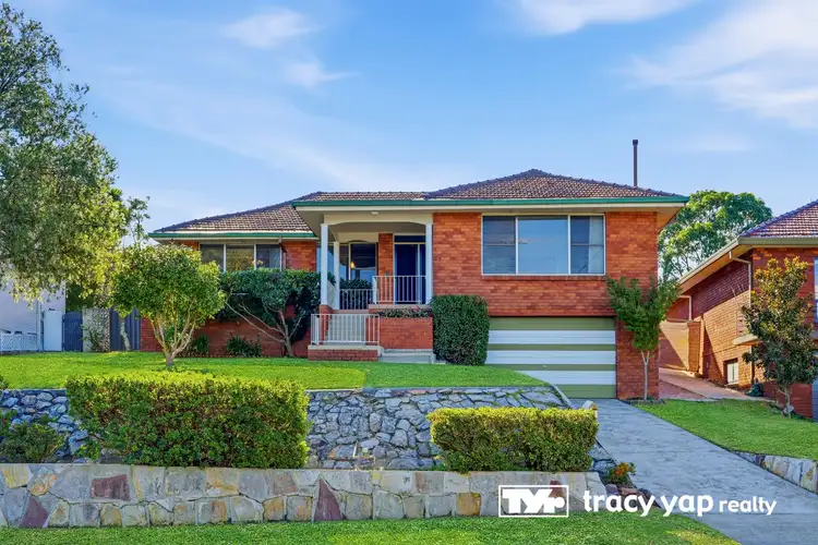 8 Lochinvar Parade