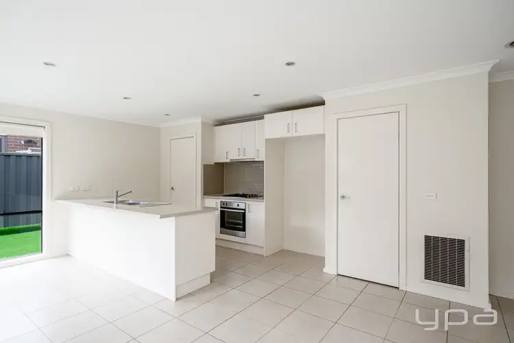 6 Ixora Crescent