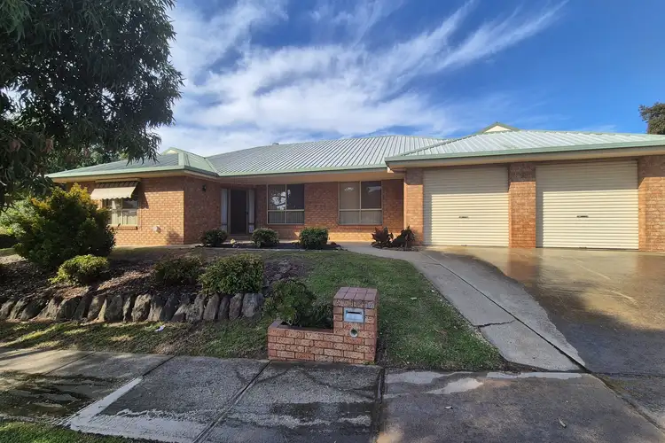 16 Peacock Avenue