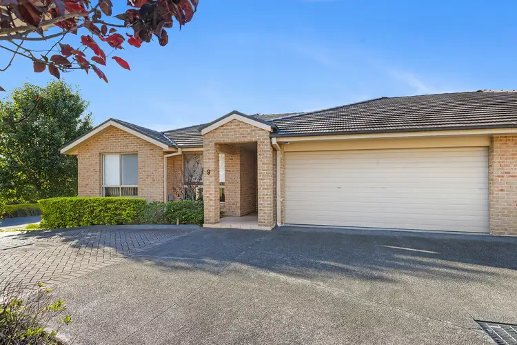 9/10 Derwent Avenue