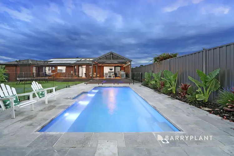 7 Sunningdale Court