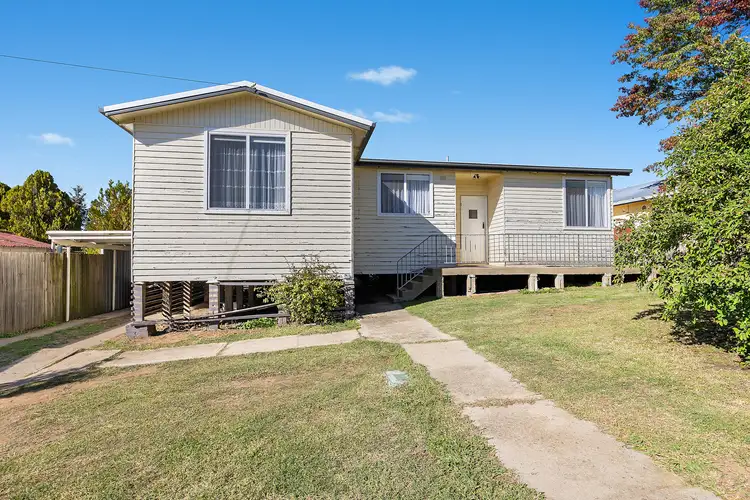2 Kapooka Place
