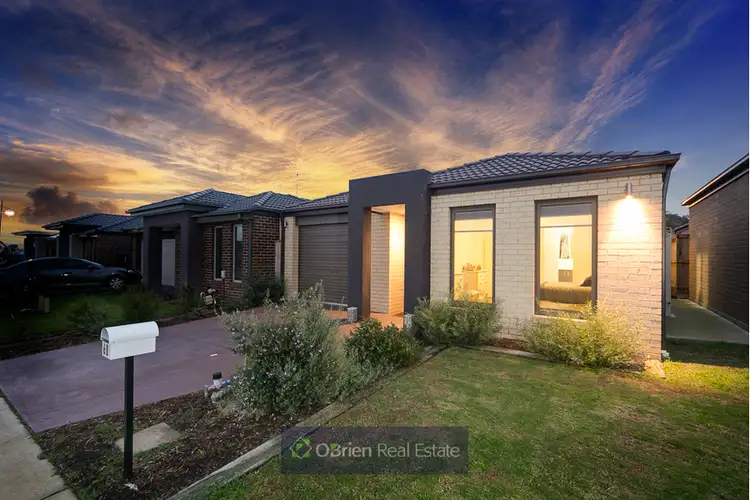 60 Crepe Avenue, Cranbourne West VIC 3977