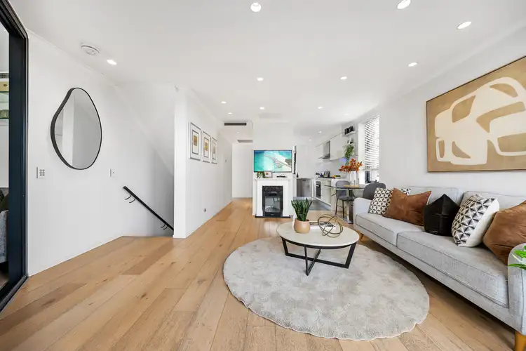 9/6 Cross Street