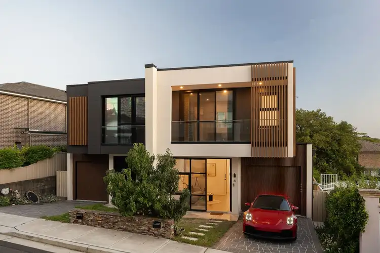 6 Werona Avenue