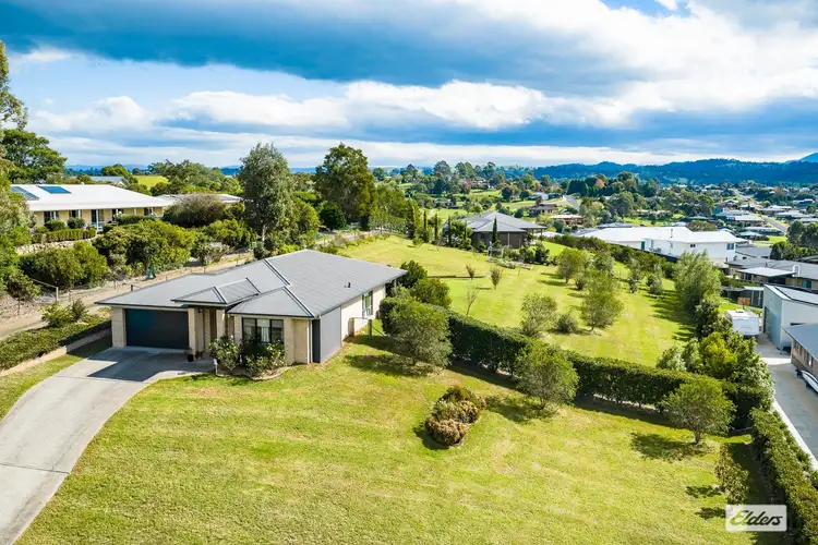 4 Bridle Place
