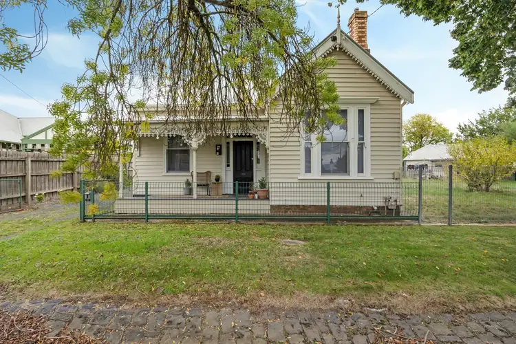 306 Doveton Street South