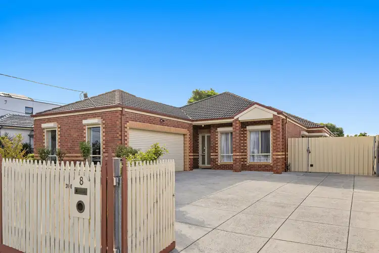 8 Melbourne Avenue