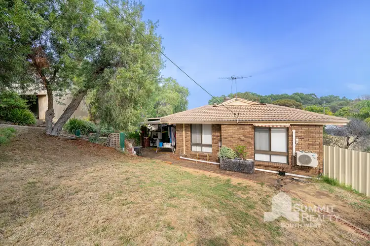 4 Hawkins Court