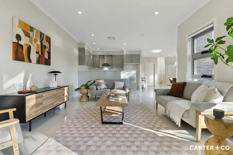 8/15 Dickins Street