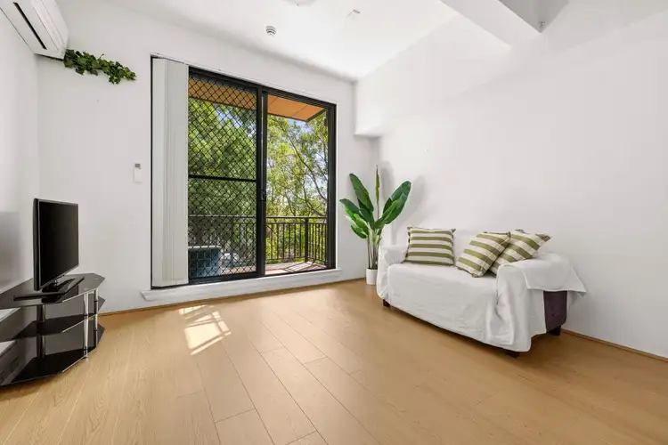 17/8-10 Cavill Avenue