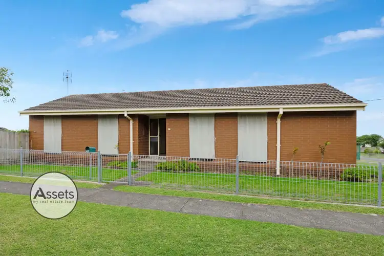 54 Waratah Crescent