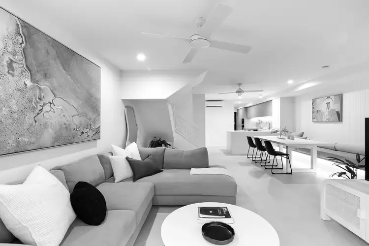 9/2 Orealla Crescent