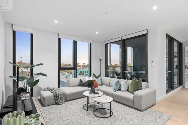 302/21 Thistlethwaite Street