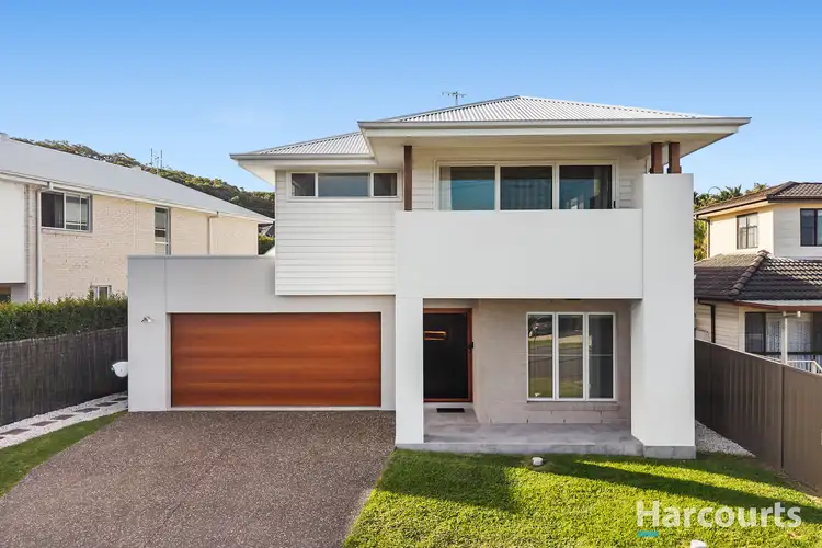 8 Railway Crescent