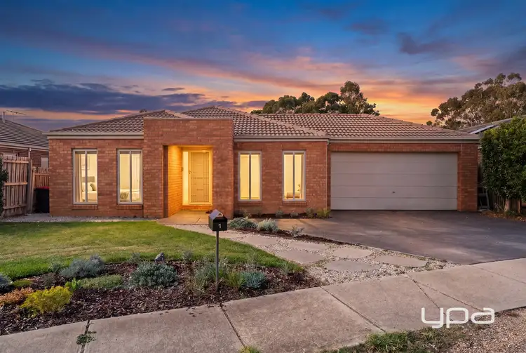 1 Dewar Crescent