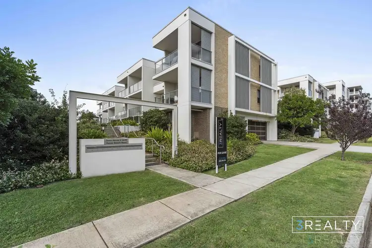 8/55B Caves Beach Road