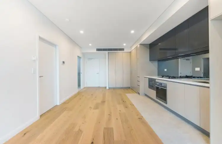 G04/32 Civic Way