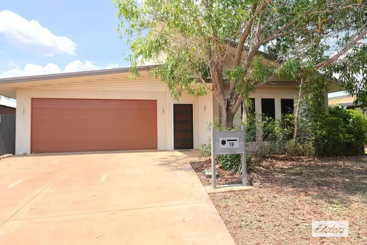 19 Bradshaw Crescent