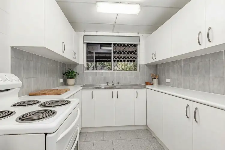2/2 Isley Street